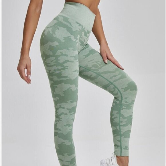 Camo High Waisted Scrunch Butt Leggings Size Large - Picture 1 of 7